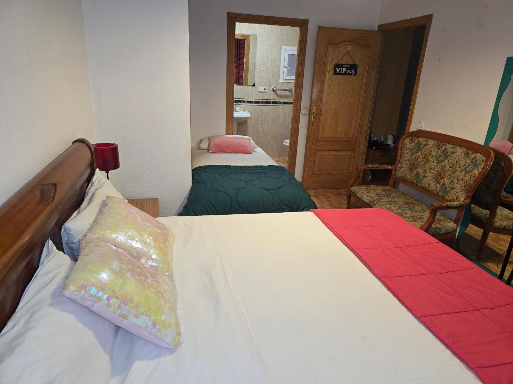 Acogedoras Habitaciones En Madrid Esterno foto